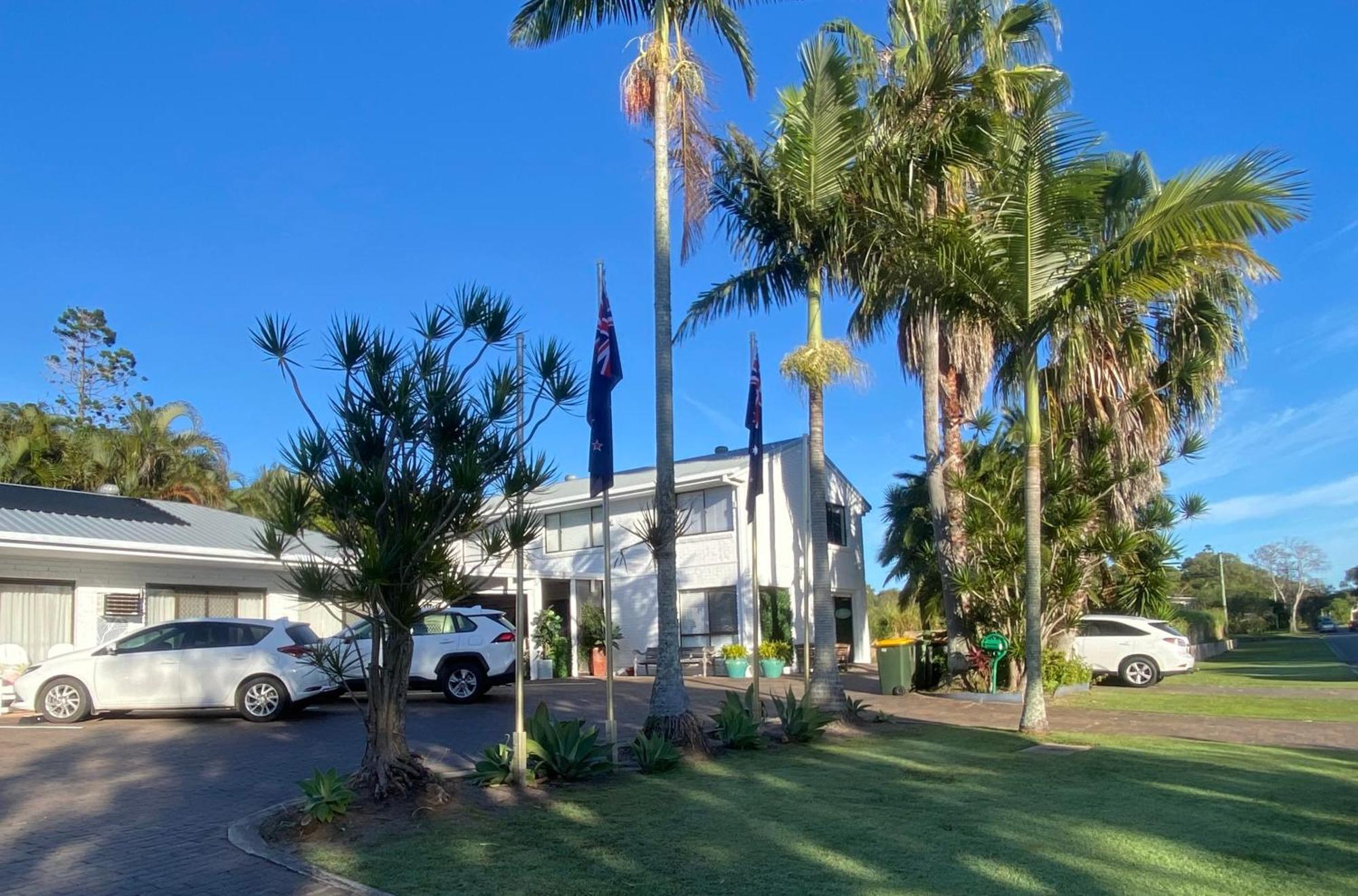Beachmere Palms Motel Ngoại thất bức ảnh