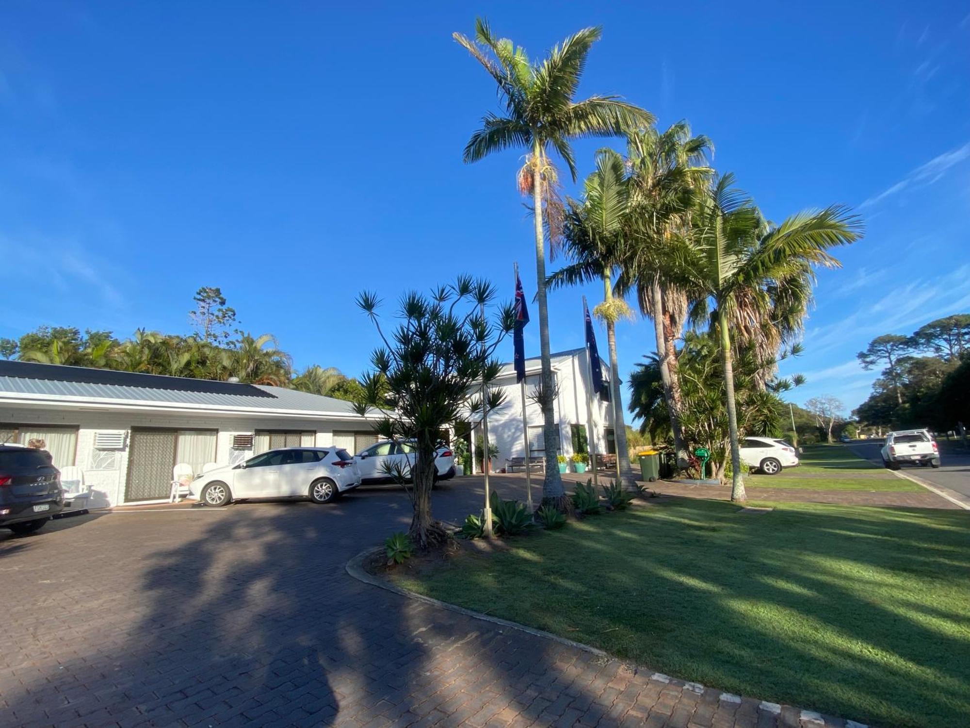 Beachmere Palms Motel Ngoại thất bức ảnh